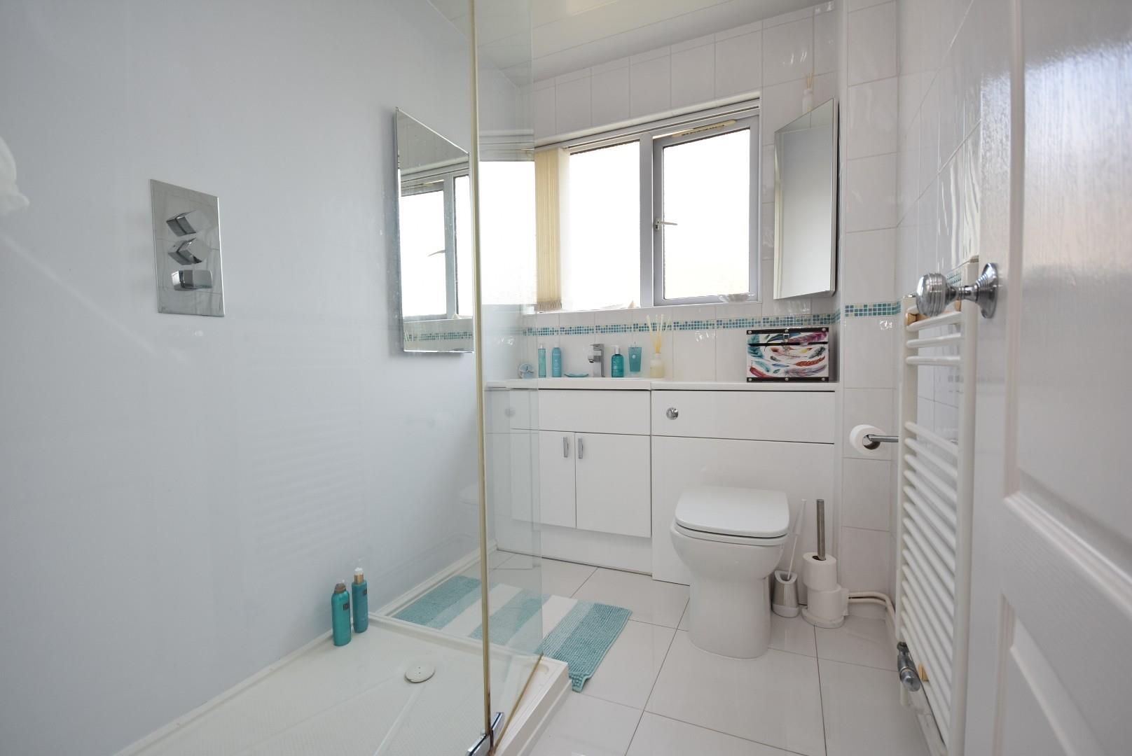 16 Albany Court, Beach Road, Penarth, CF64 1JU